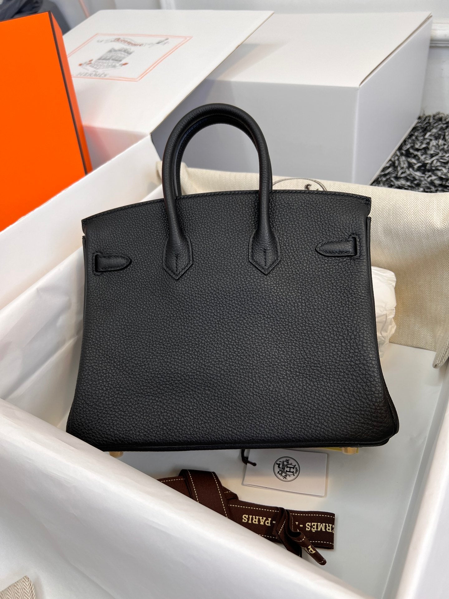 Sac HM Birkin 25 cm en cuir Togo noir et métal doré