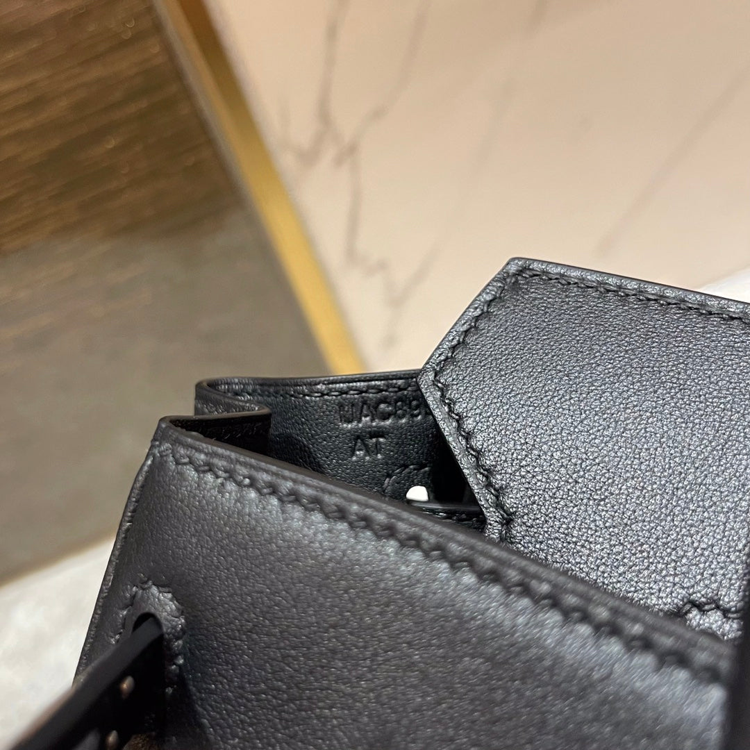 Sac HM Birkin 30 cm en cuir Swift noir et métal doré
