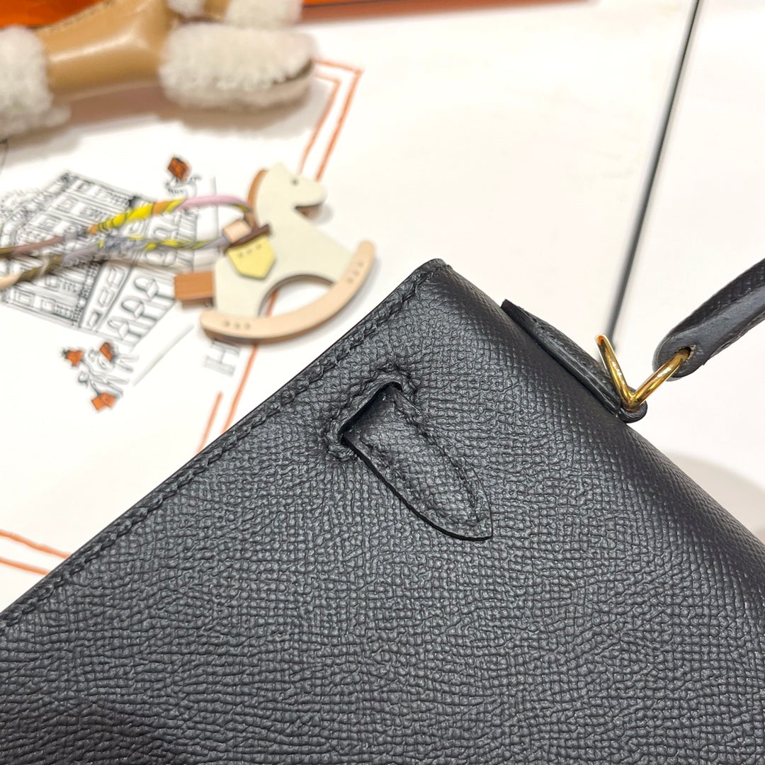 Sac HM Kelly 25 cm en cuir EPSOM noir et matériel doré