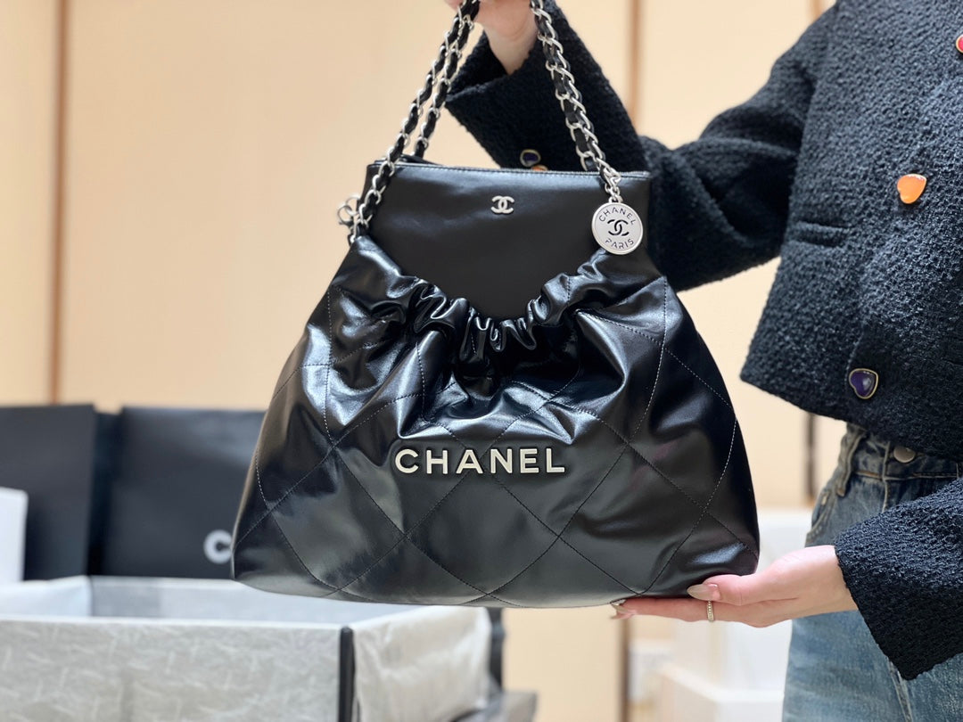 CC 19 ホーボーバッグ 43cm ブラック ゴートスキン シルバー金具