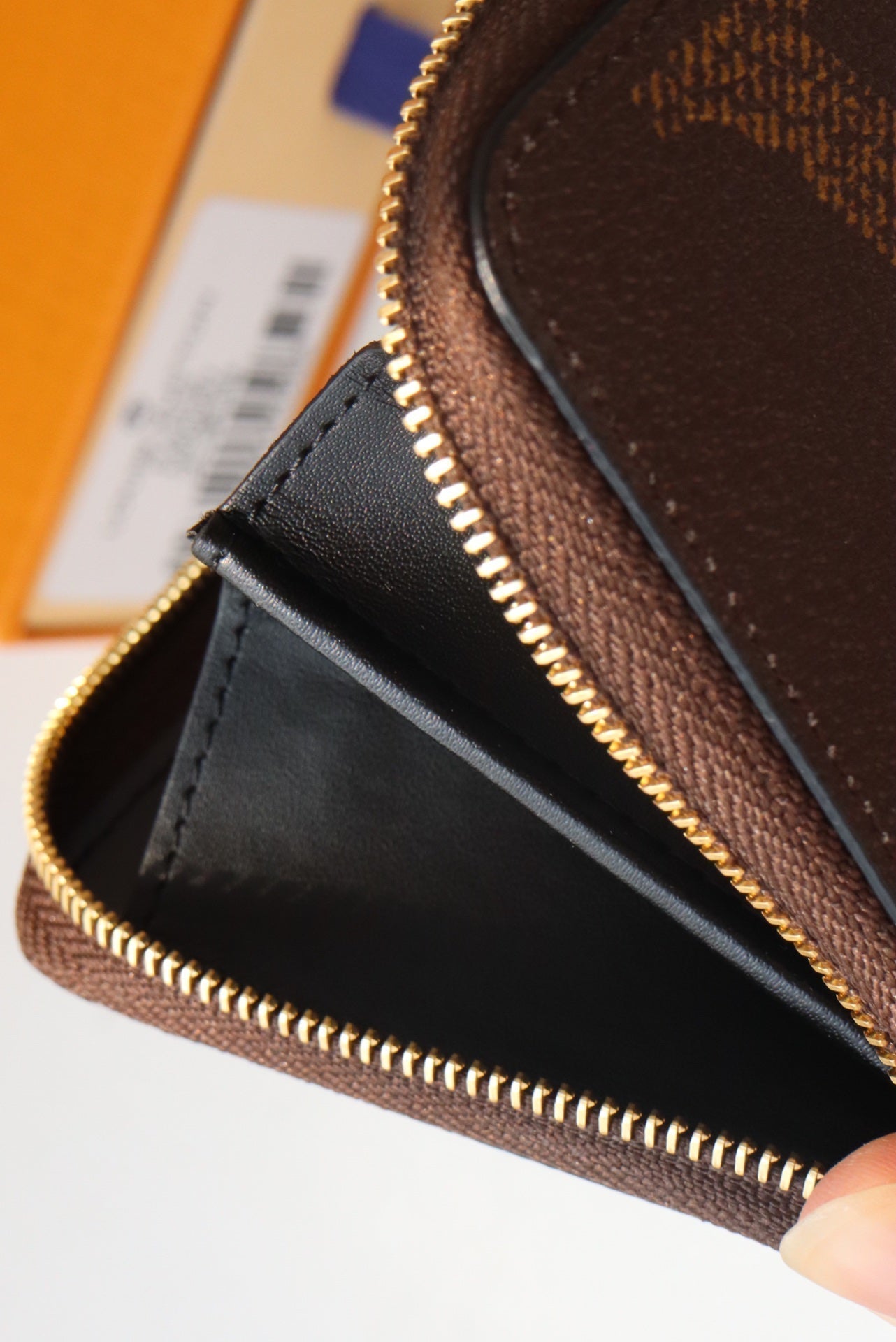 Porte-monnaie zippé LV en toile géante Monogram