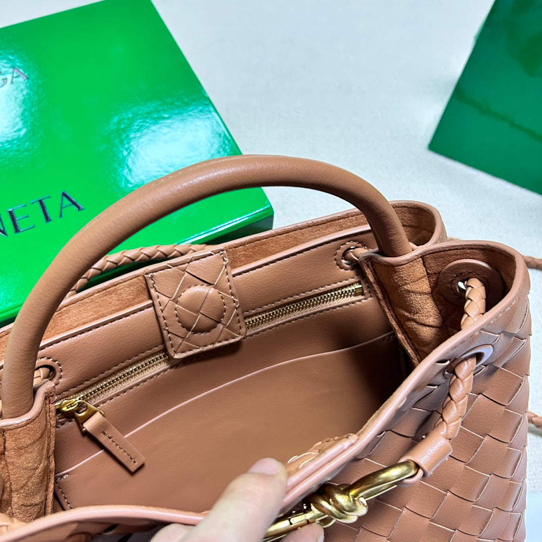 BV PETIT ANDIAMO 25CM CUIR D'AGNEAU DORÉ