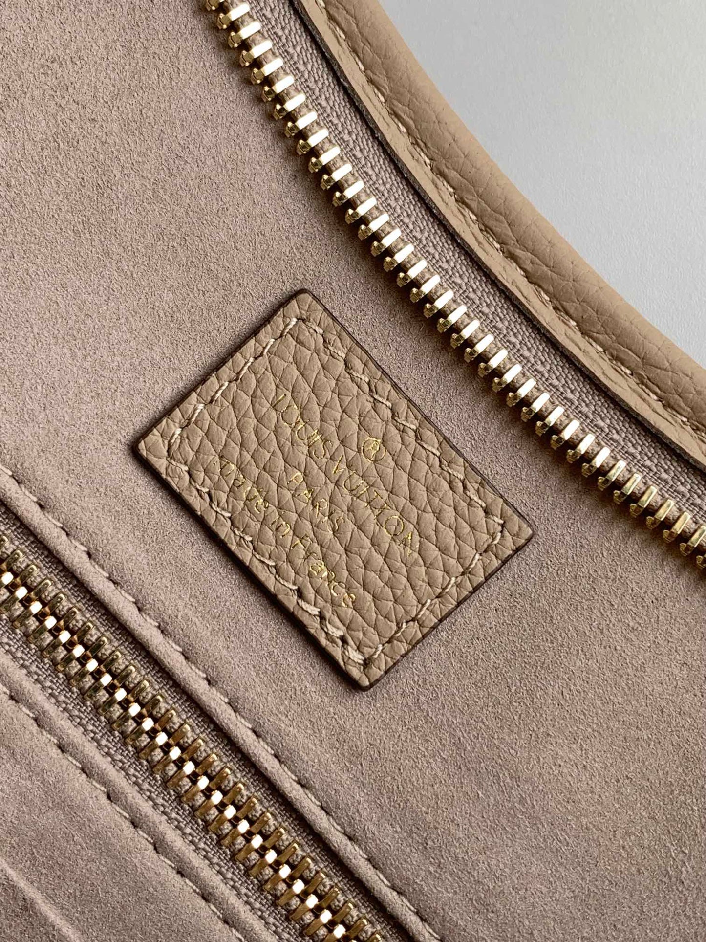 SAC FOURRE-TOUT MM 30 EN CUIR DE VACHE GRAINÉ BEIGE