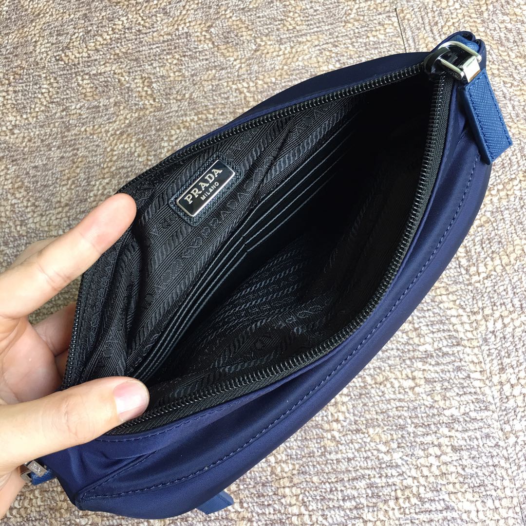 Pochette 28 en nylon bleu marine