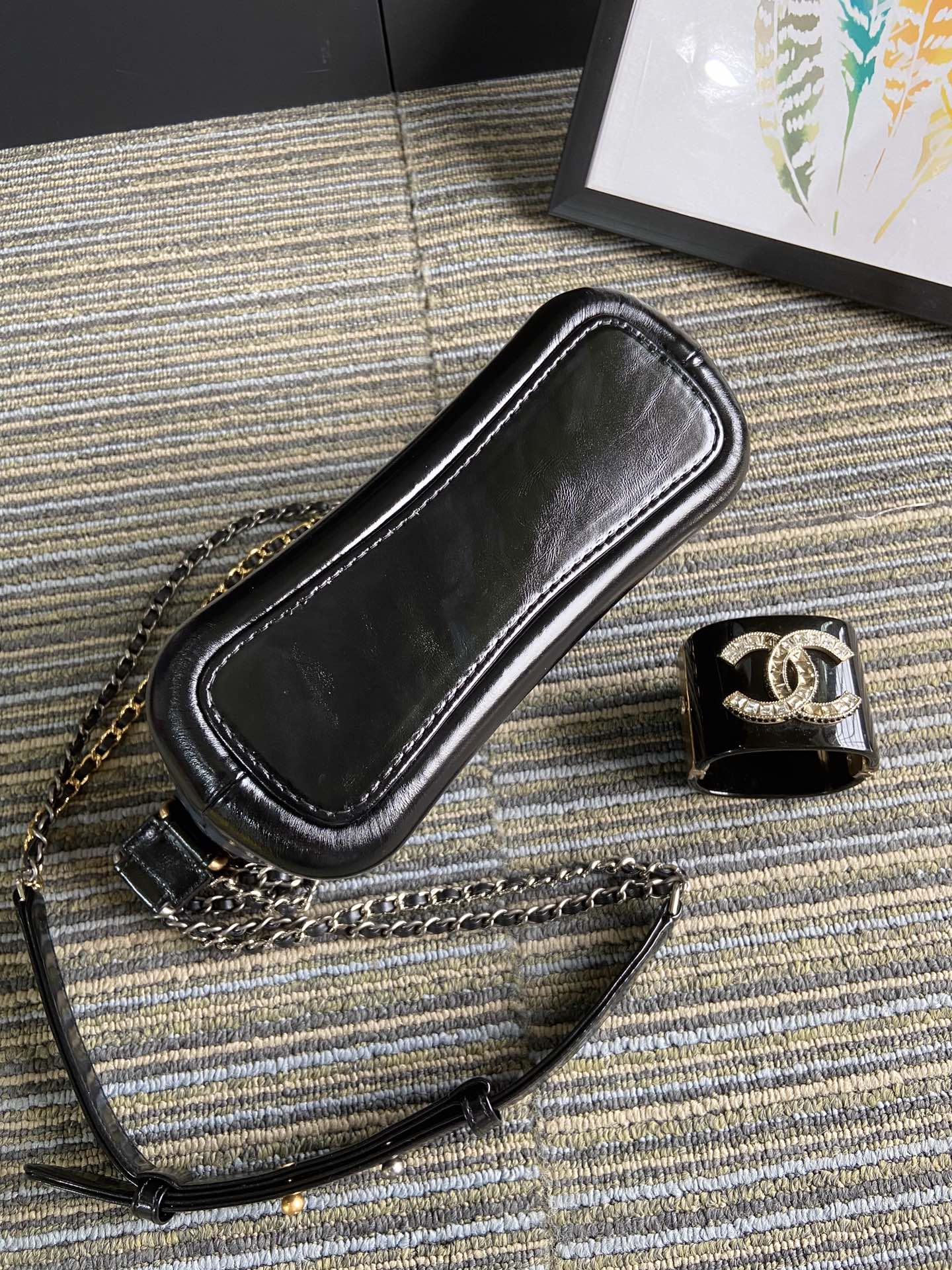 Sac Hobo CC Medium 20 en cuir de veau mélangé bleu égéen et noir avec bandoulière