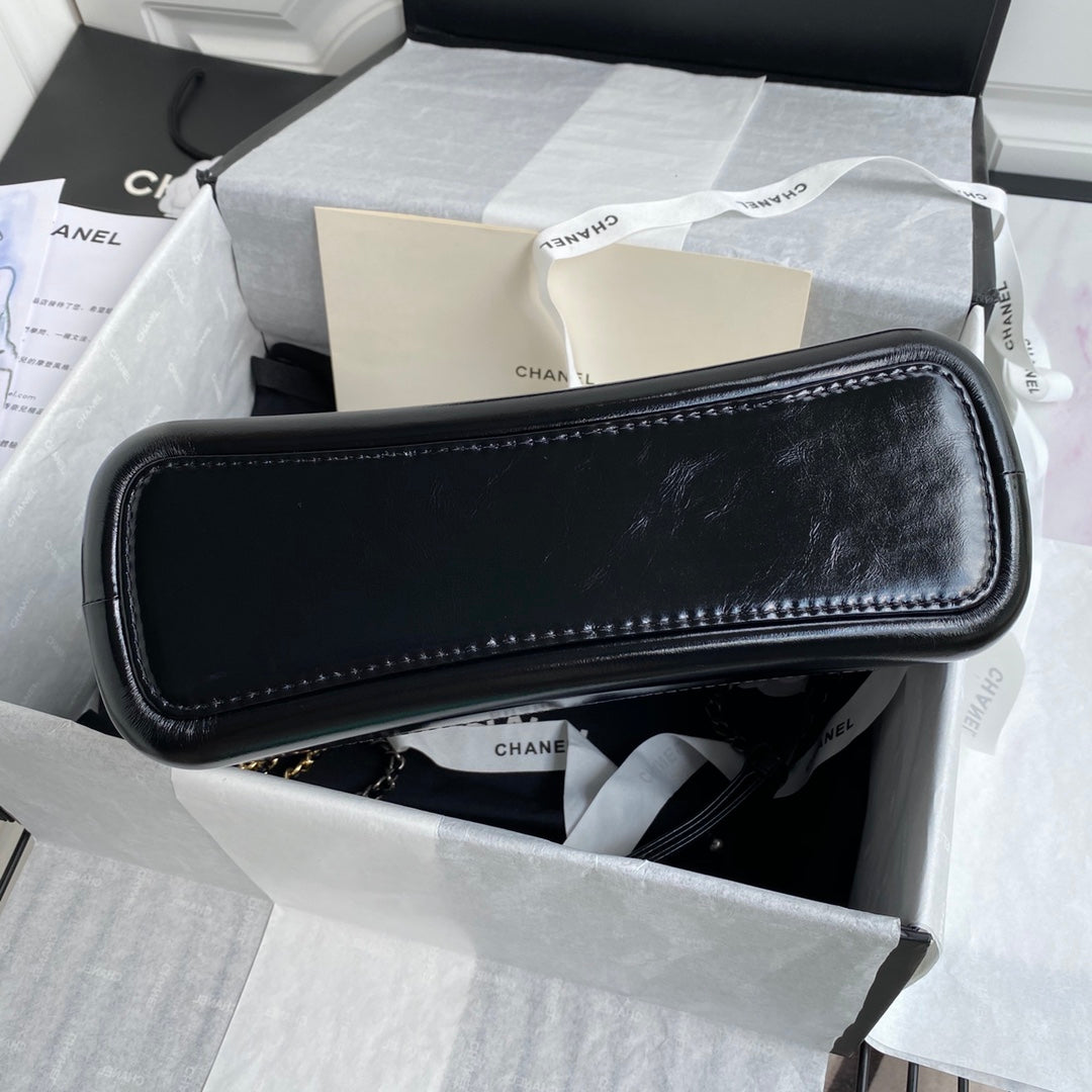 Sac Hobo CC ABRIELLE Medium 28 en cuir de veau noir et blanc