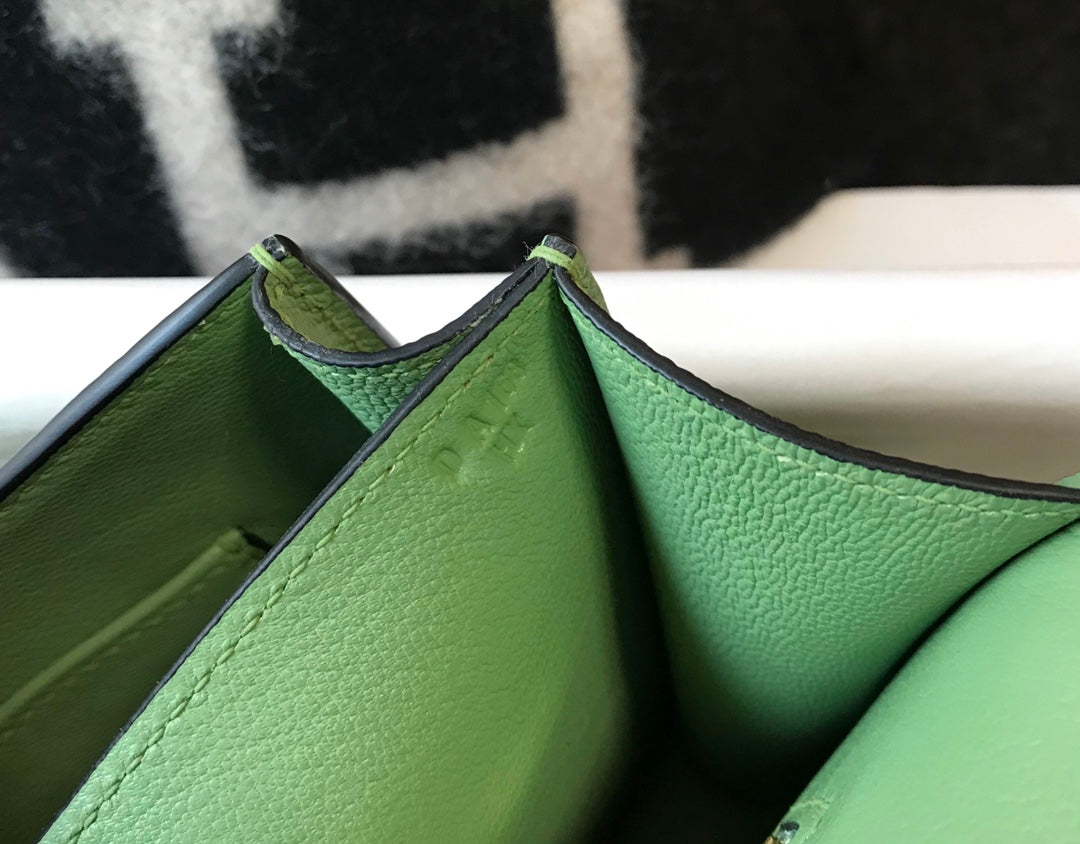 Constance 24 cuir Epsom vert et quincaillerie dorée