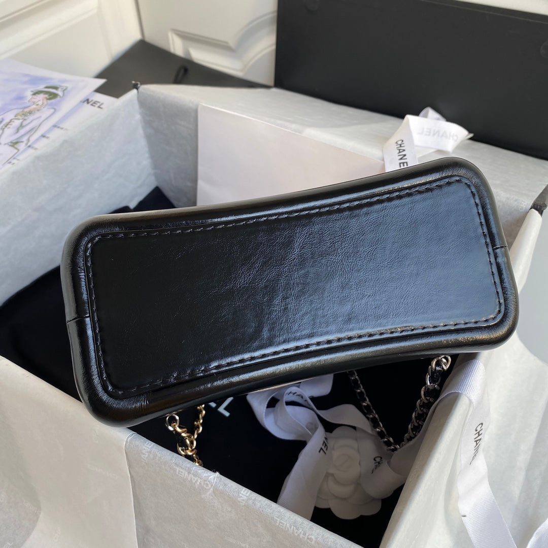 Petit sac à dos CC GRABRIELLE 24 pouces en cuir de veau noir mélangé beige amande