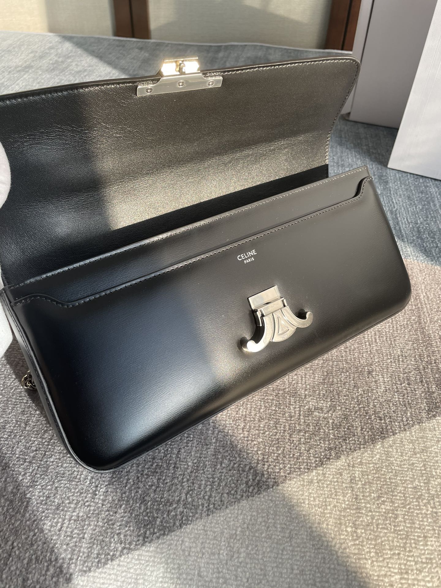 チェーンショルダーバッグ CLAUDE 33 ブラックカーフスキン シルバー金具