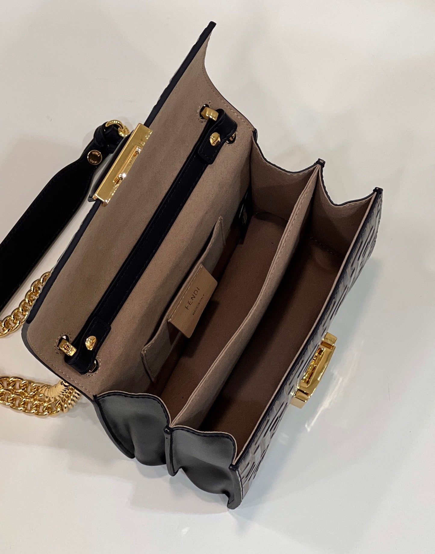 Sac Fendi Kani 19 en cuir de veau noir mélangé marron chocolat avec détails dorés