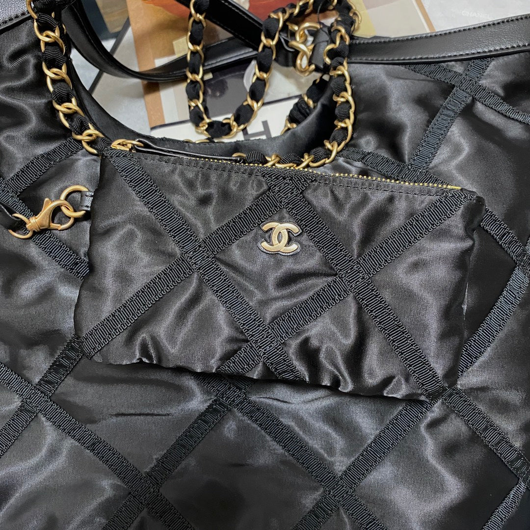 SAC CABAS 44 EN NYLON NOIR QUINCAILLERIE DORÉ