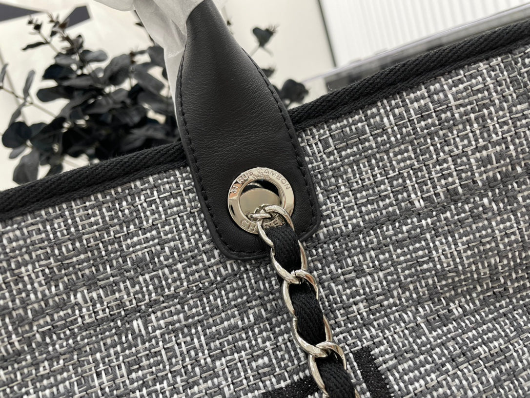 Sac CC Deauville en tweed, cuir noir, accessoires argentés, taille 8