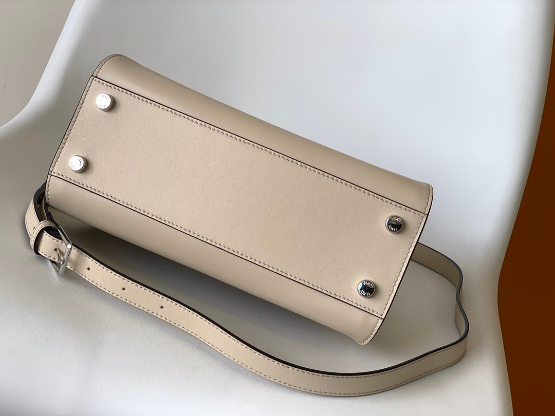 ピーカブー ISeeU スモール 27cm バッグ アイボリー ラムスキン ゴールド金具
