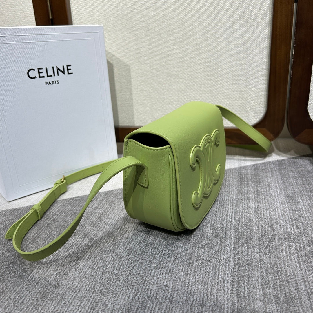 FOLCO CUIR TRIOMPHE 18 EN CUIR DE VEAU VERT INCHWORM