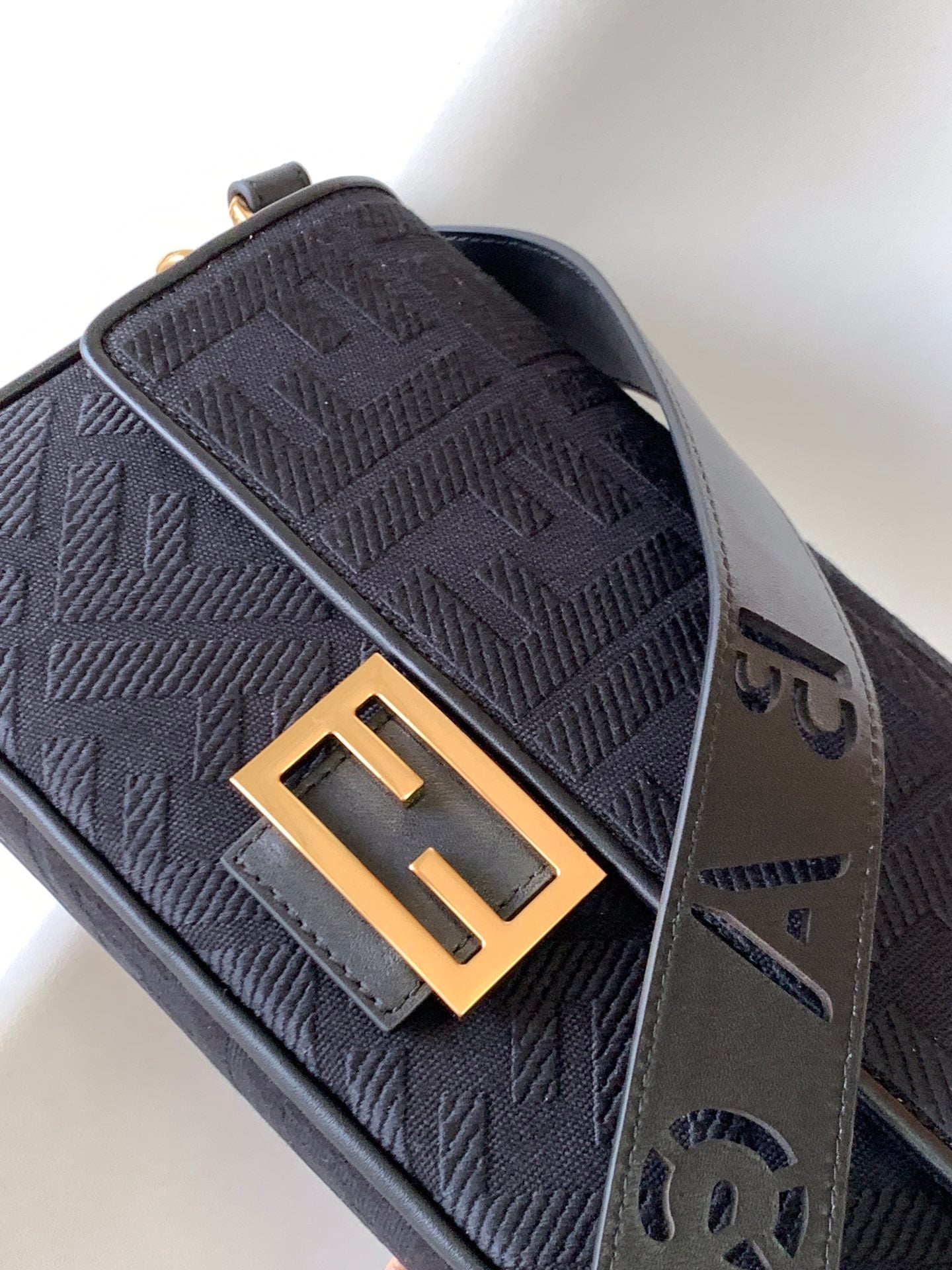 Sac Fend Baguette en toile noire 27 avec broderie FF GHW