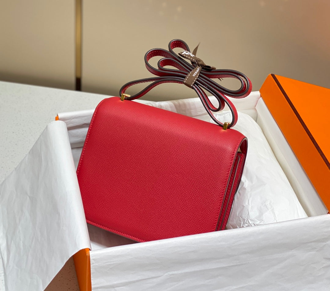 Constance 24 cuir Epsom rouge et quincaillerie dorée
