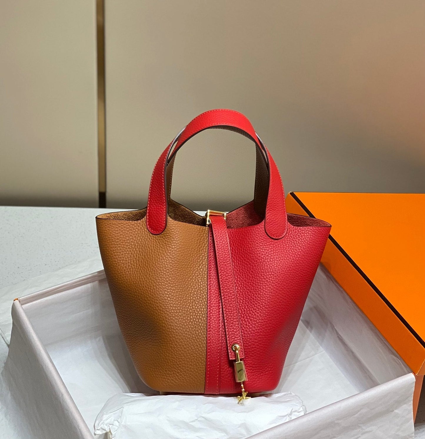 Picotin Lock 18 rouge marron Togo SHW
