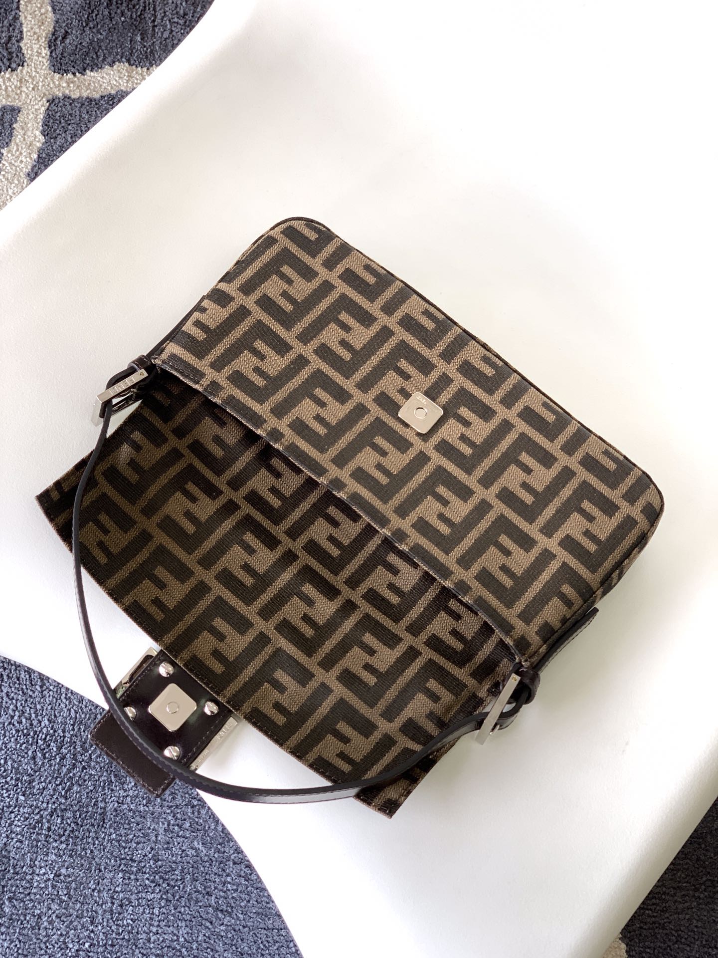Sac à bandoulière Fend Baguette 27 en tissu jacquard marron FF