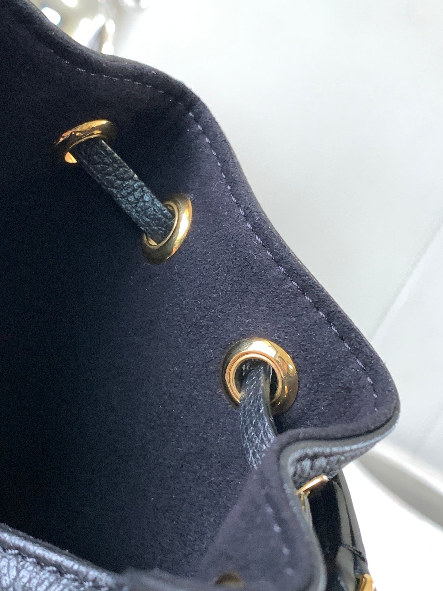 nano noe 13 gris bicolore noir monogramme matériel doré