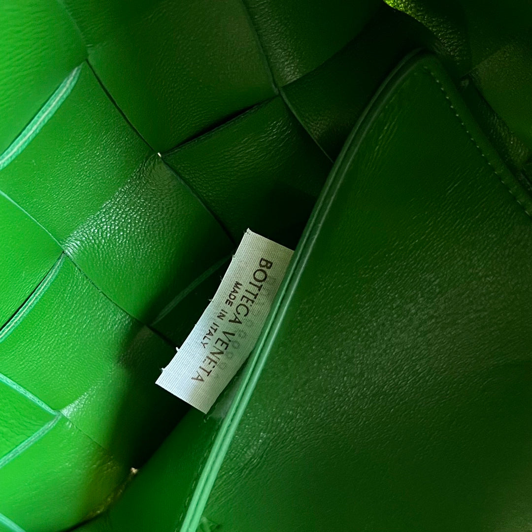 MOYEN 28 CASSETTES EN CUIR D'AGNEAU VERT NÉON