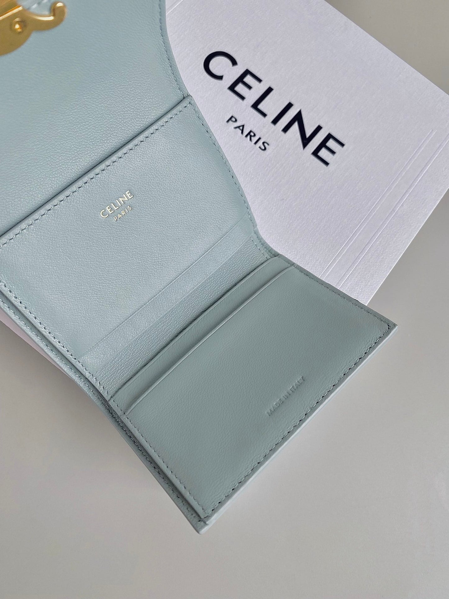 PORTEFEUILLE TRIPHOME 9 DEUX EN UN EN CUIR DE VEAU BLEU GLACIER