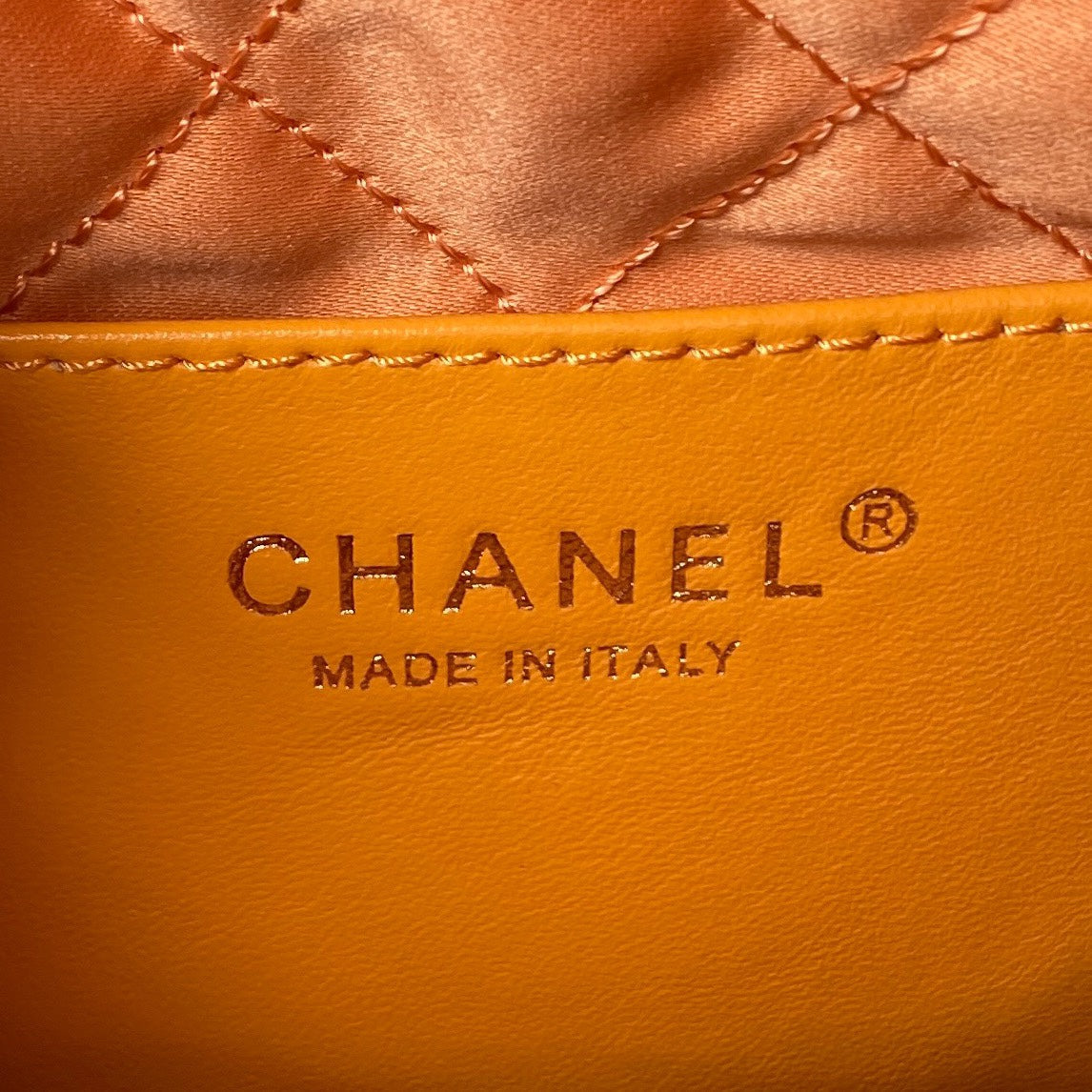 Sac Hobo 22 CC 24S 20 cm en cuir d'agneau orange