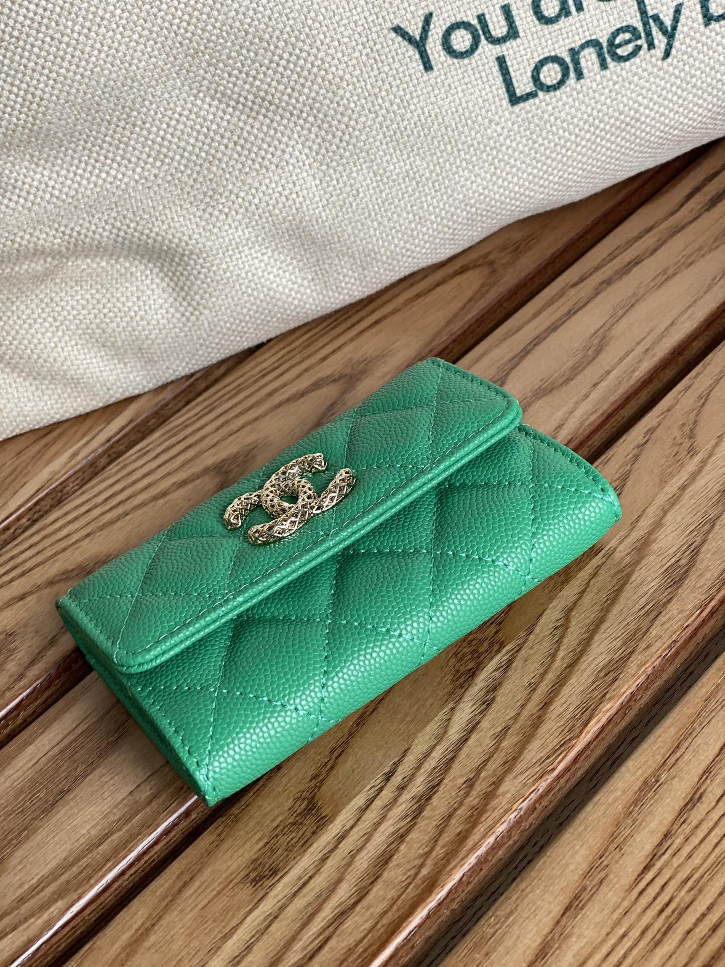 petit portefeuille CC 11 cm vert foncé caviar matériel doré clair