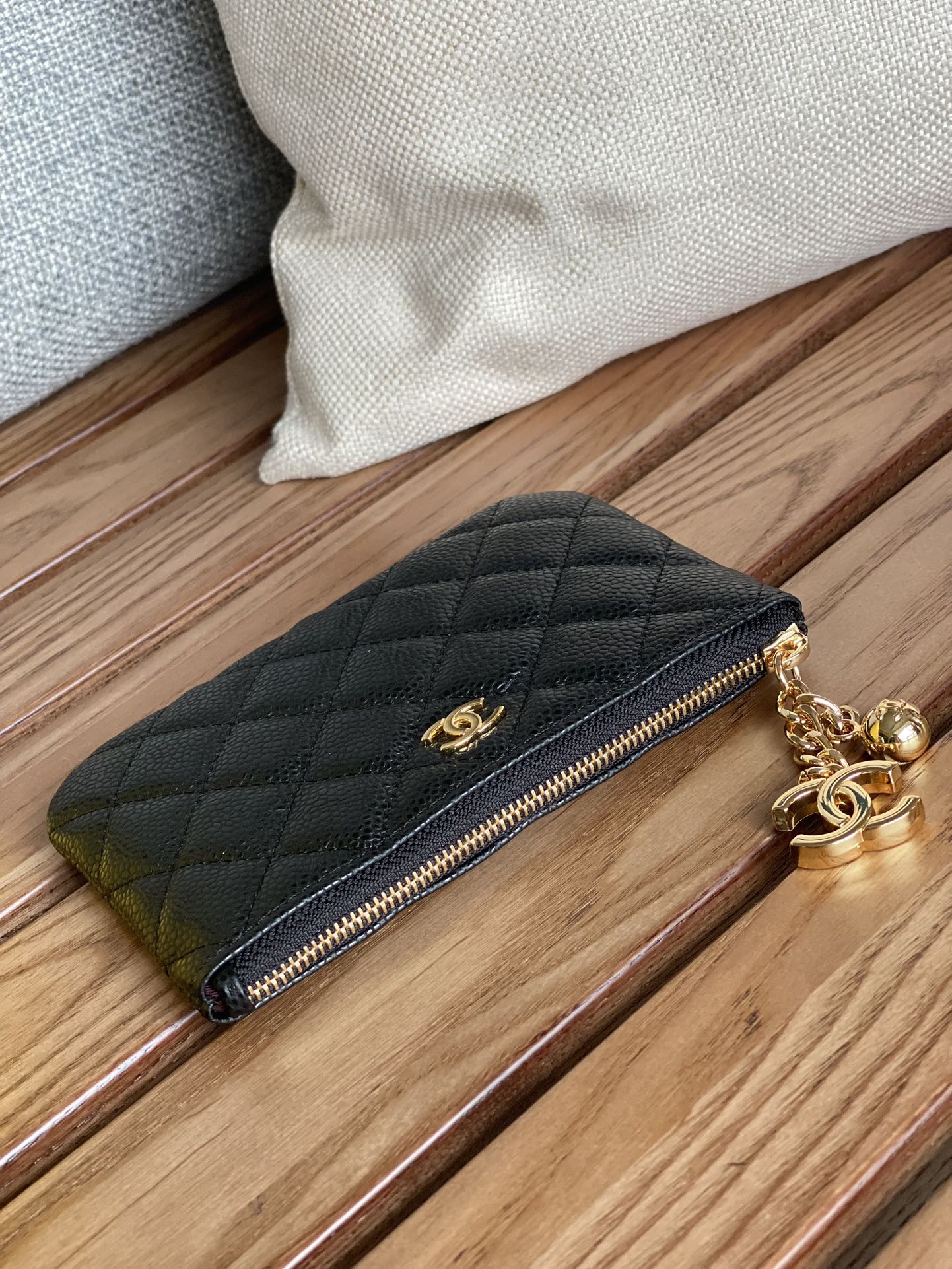 Portefeuille zippé CC 14 cm noir caviar matériel doré