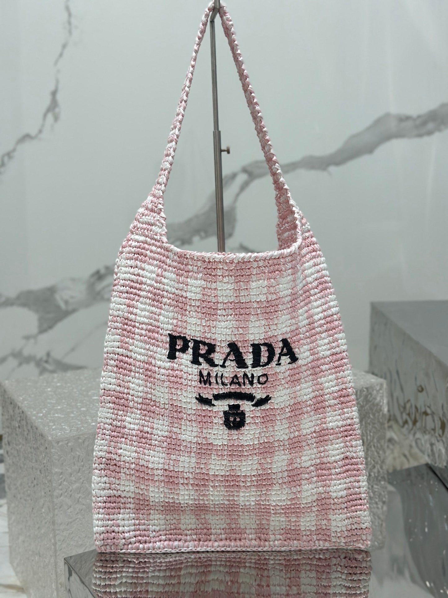 GRAND SAC CABAS 45 EN RAPHIA TISSÉ ROSE, BLANC ET NOIR
