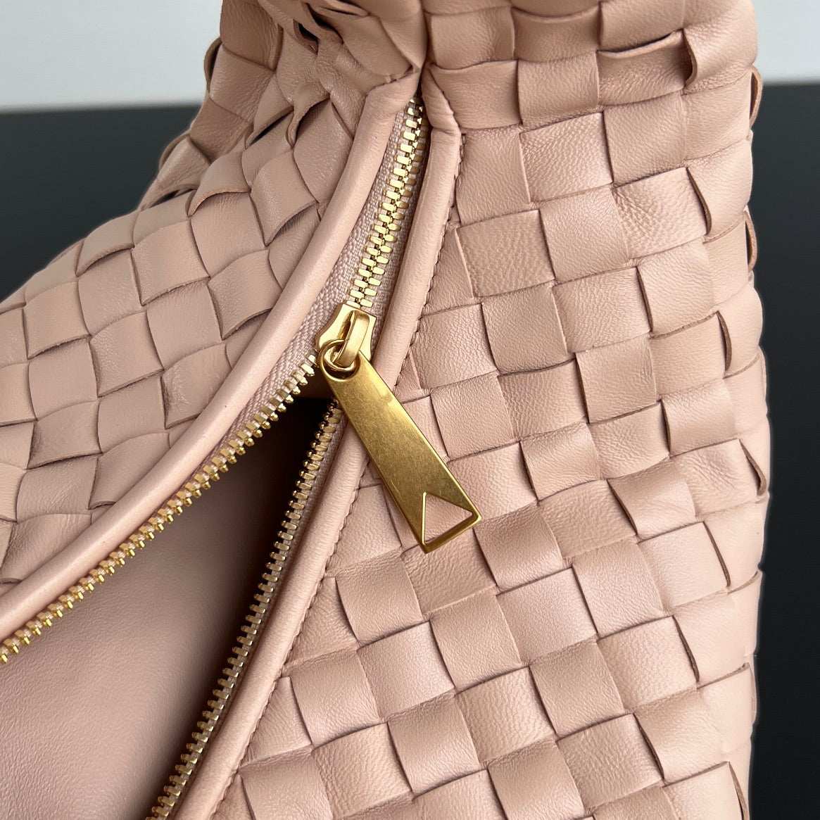 MINI JODIE 36 CM EN CUIR D'AGNEAU ROSE CLAIR