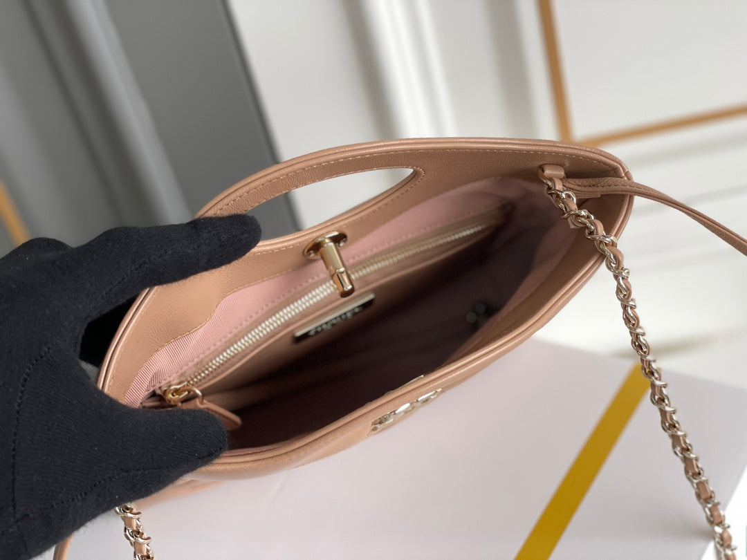 Sac shopping cc 24s31 22 cm en cuir d'agneau marron avec finitions dorées