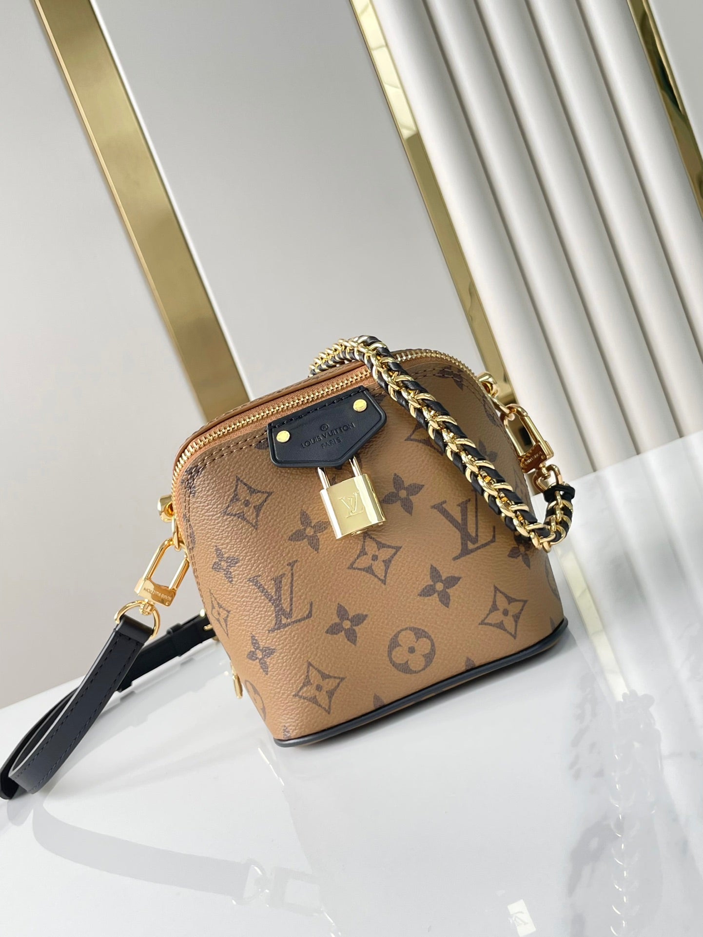 JUSTE AU CAS OÙ 14 EN TOILE INVERSE MONOGRAMME MARRON QUINCAILLERIE DORÉ