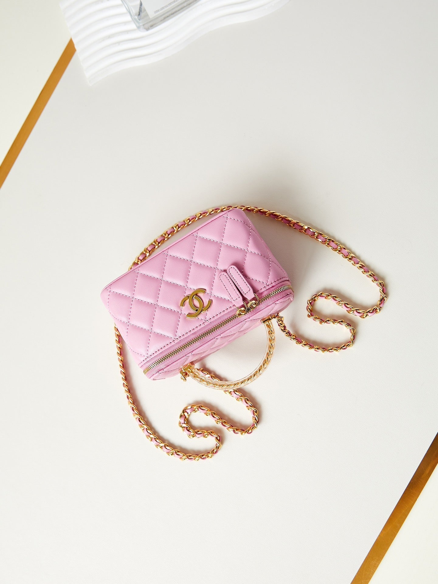 Coiffeuse 24a 17 cm en cuir d'agneau rose avec quincaillerie dorée