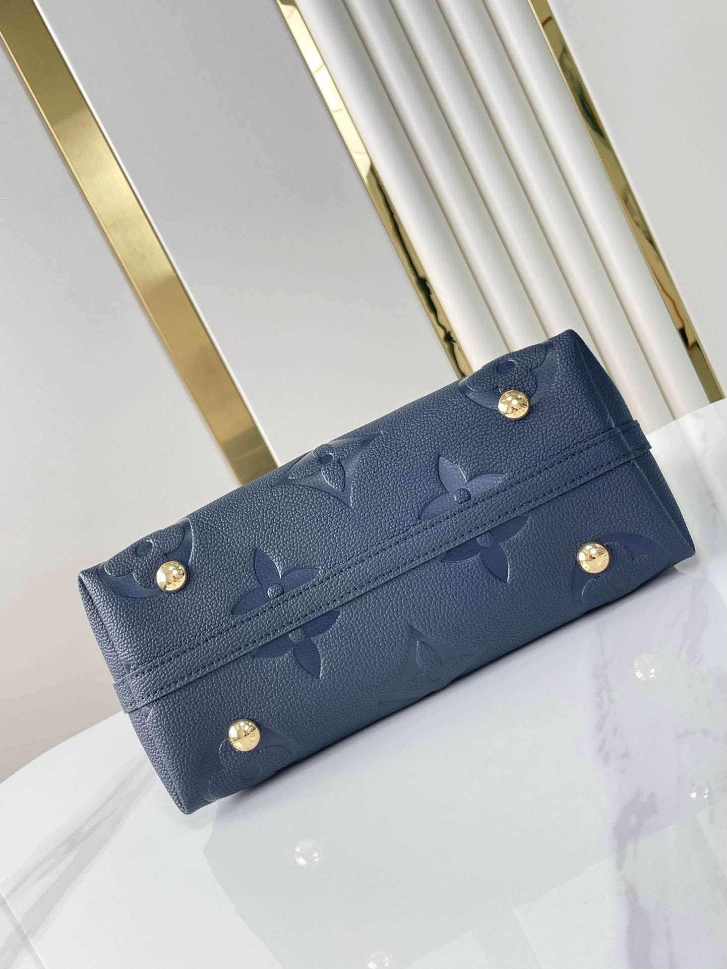 Sac fourre-tout 29 pouces en cuir bleu marine foncé avec monogramme Empreinte
