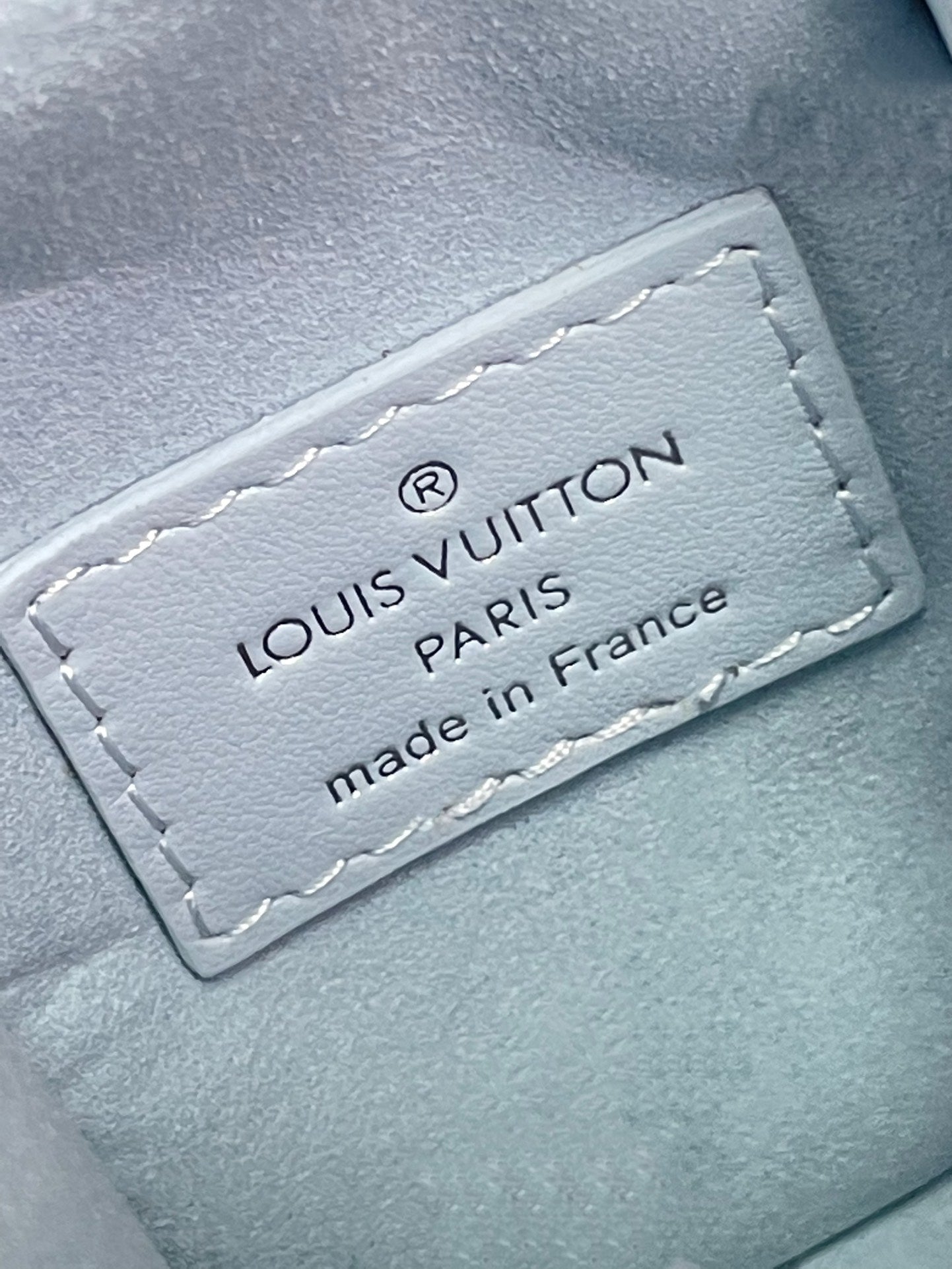 Coffre latéral Mini 18 en cuir de veau bleu ciel, quincaillerie argentée