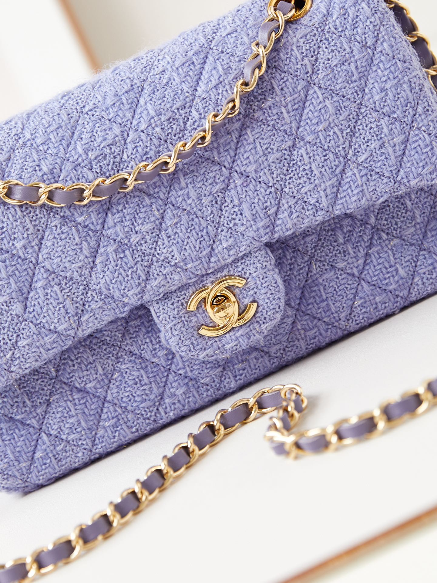 Sac à rabat moyen 24p 25cm tweed bleu violet matériel doré