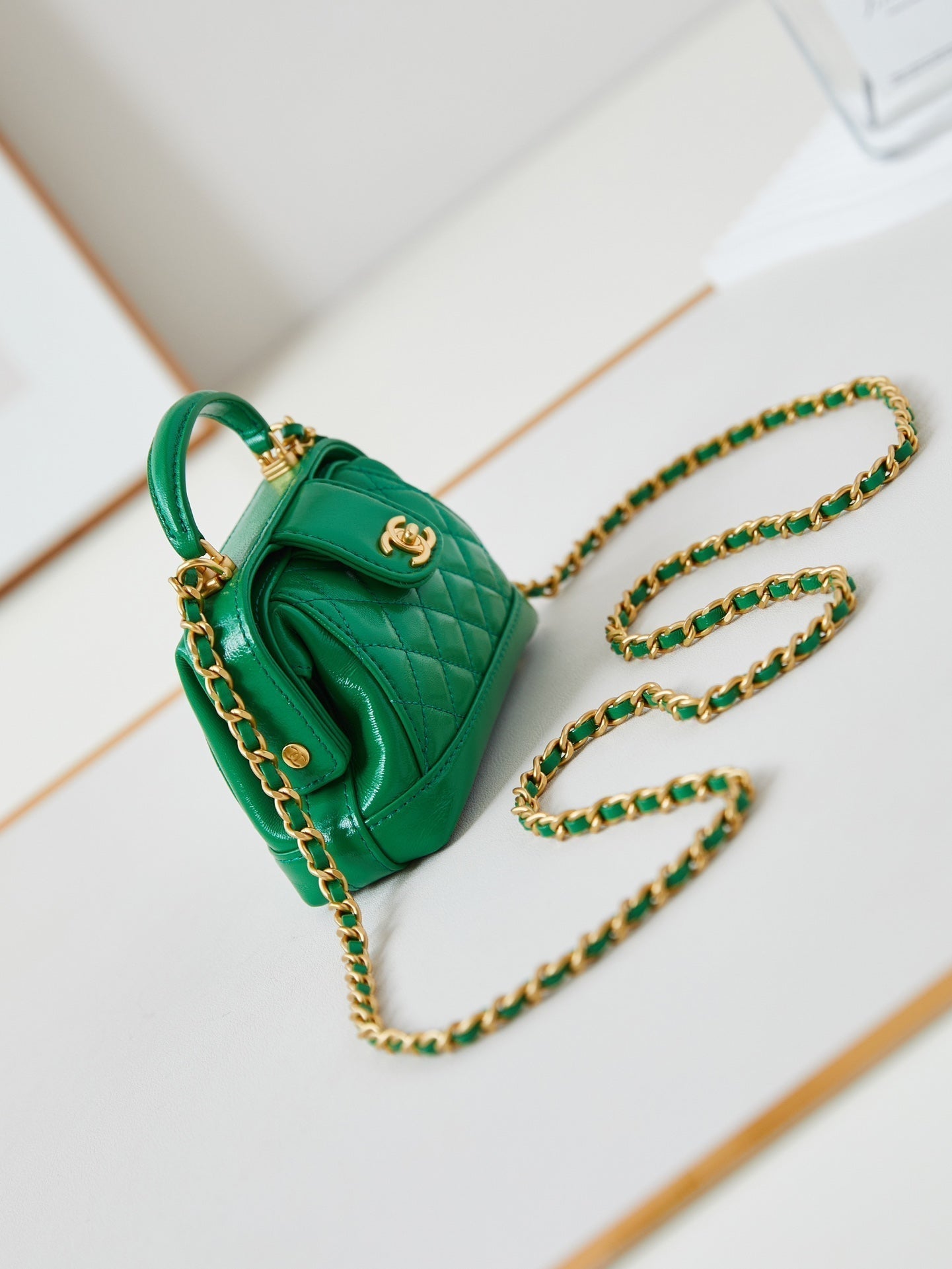 Mini poignée supérieure CC 24A 13 cm en cuir ciré vert, accessoires dorés 238465