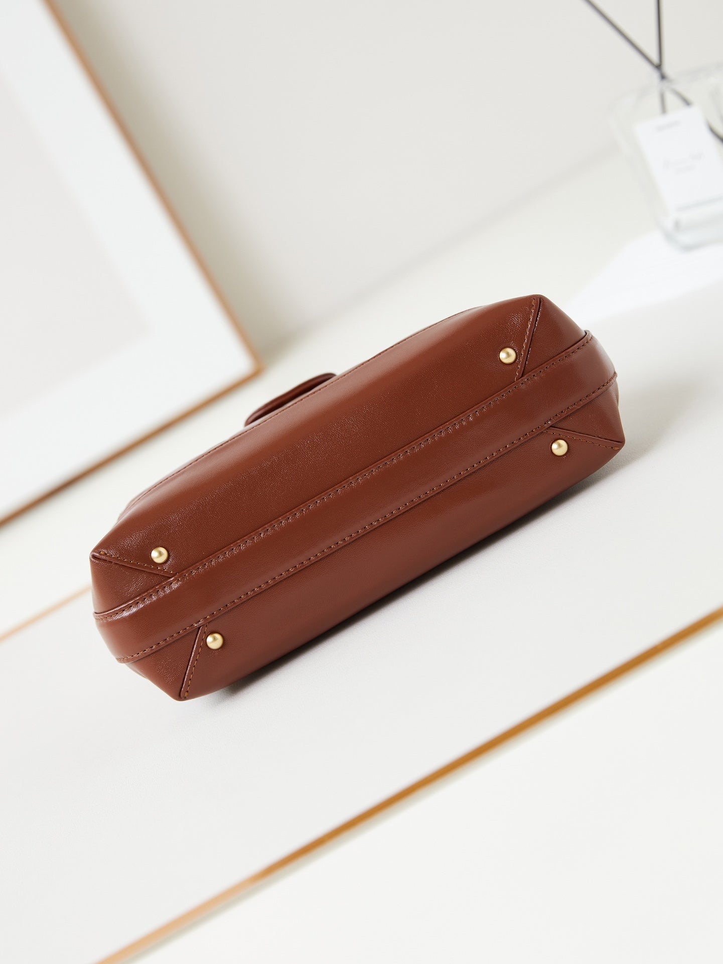 Poignée supérieure CC 24A 23,5 cm en cuir ciré marron, accessoires dorés 238471
