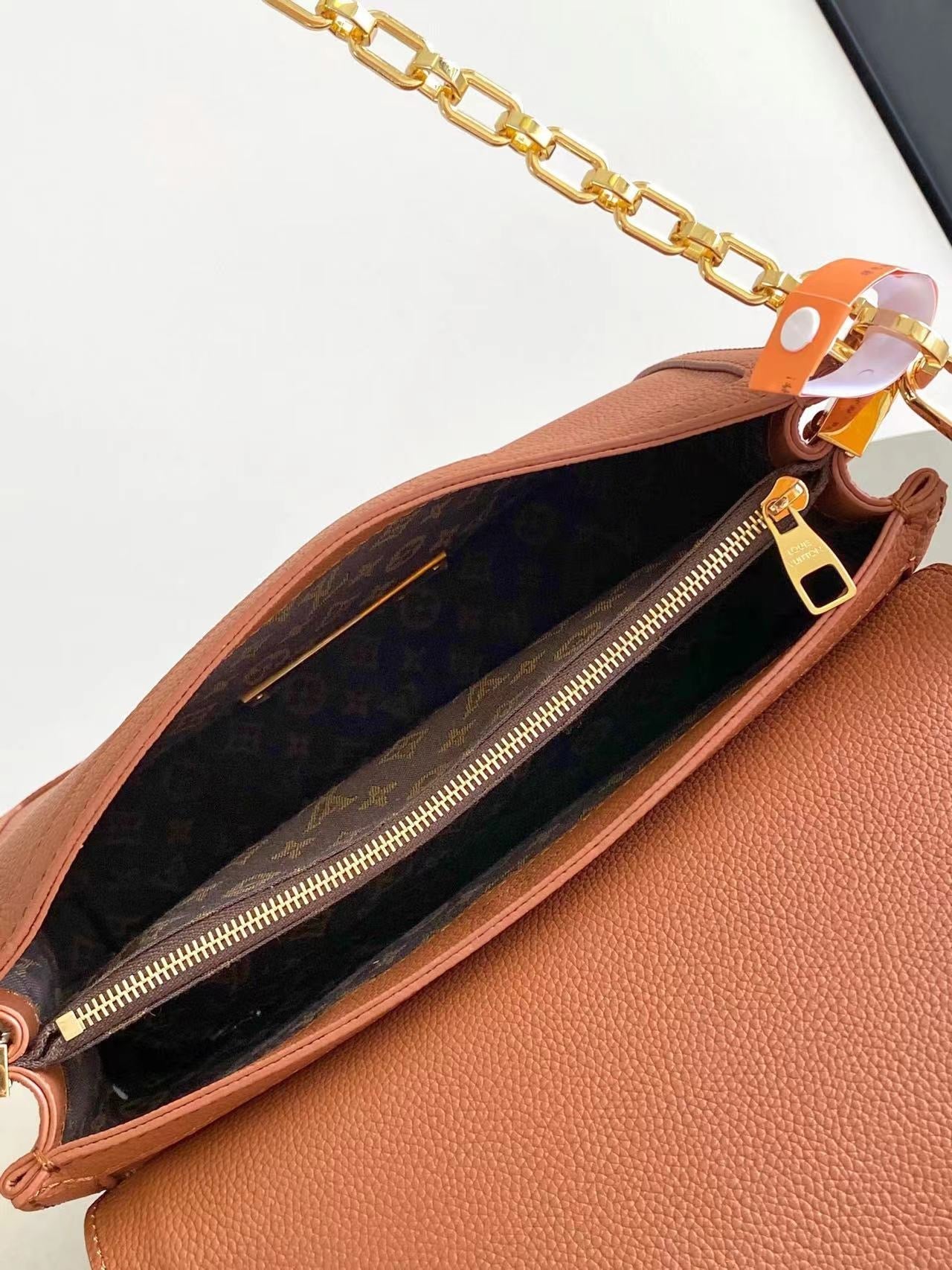 DAUPHINE SOFT MM 24 EN CUIR DE VEAU COGNAC, QUINCAILLERIE DORÉ