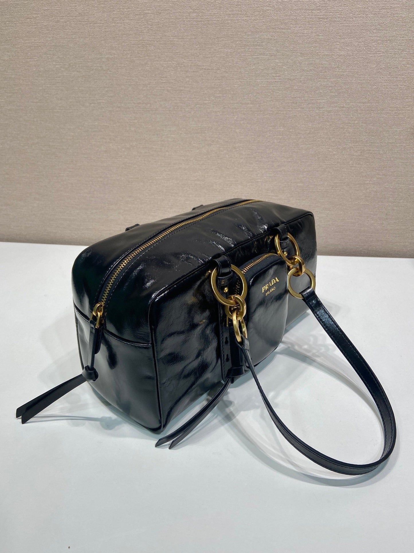 大型長方形バッグ 30インチ ブラック オイルワックス ラムスキン ゴールド金具