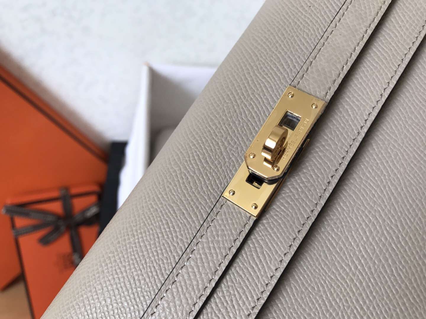 Portefeuille long Kelly 20 cm en cuir Epsom gris