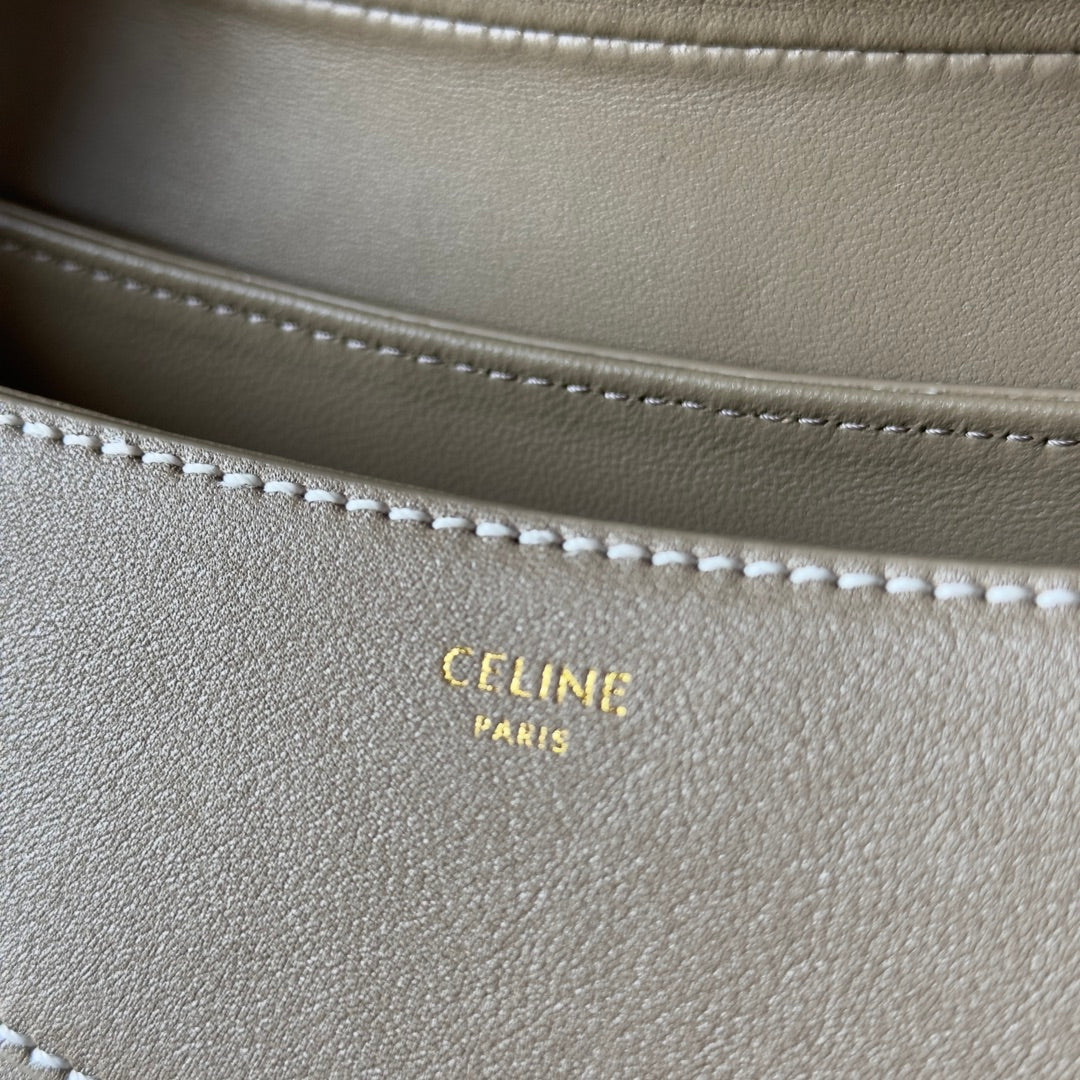 SANDALE POLLY 33 EN CUIR DE VEAU MARRON LOGO DORÉ