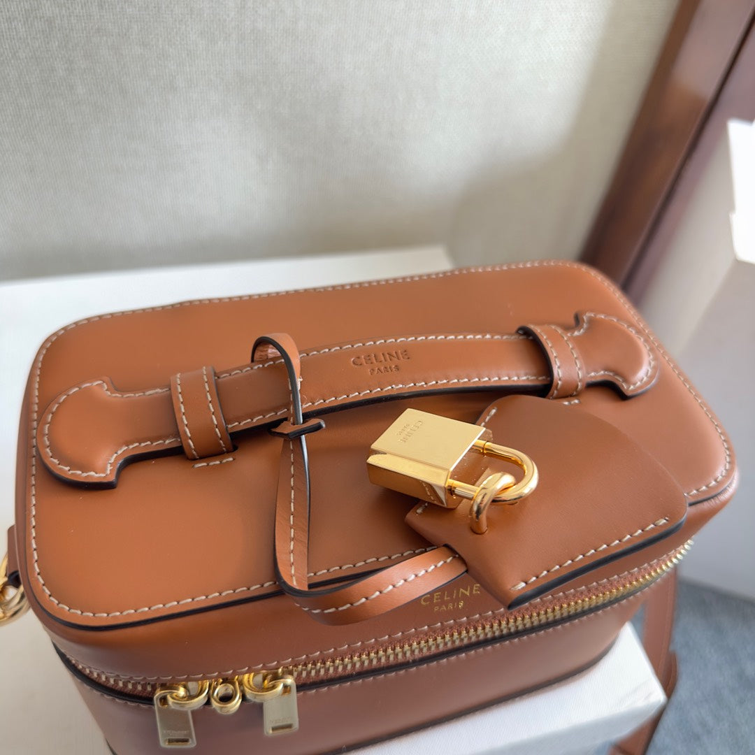 VANITY 18 PO EN CUIR DE VEAU LISSE MARRON SELLE QUINCAILLERIE DORÉ