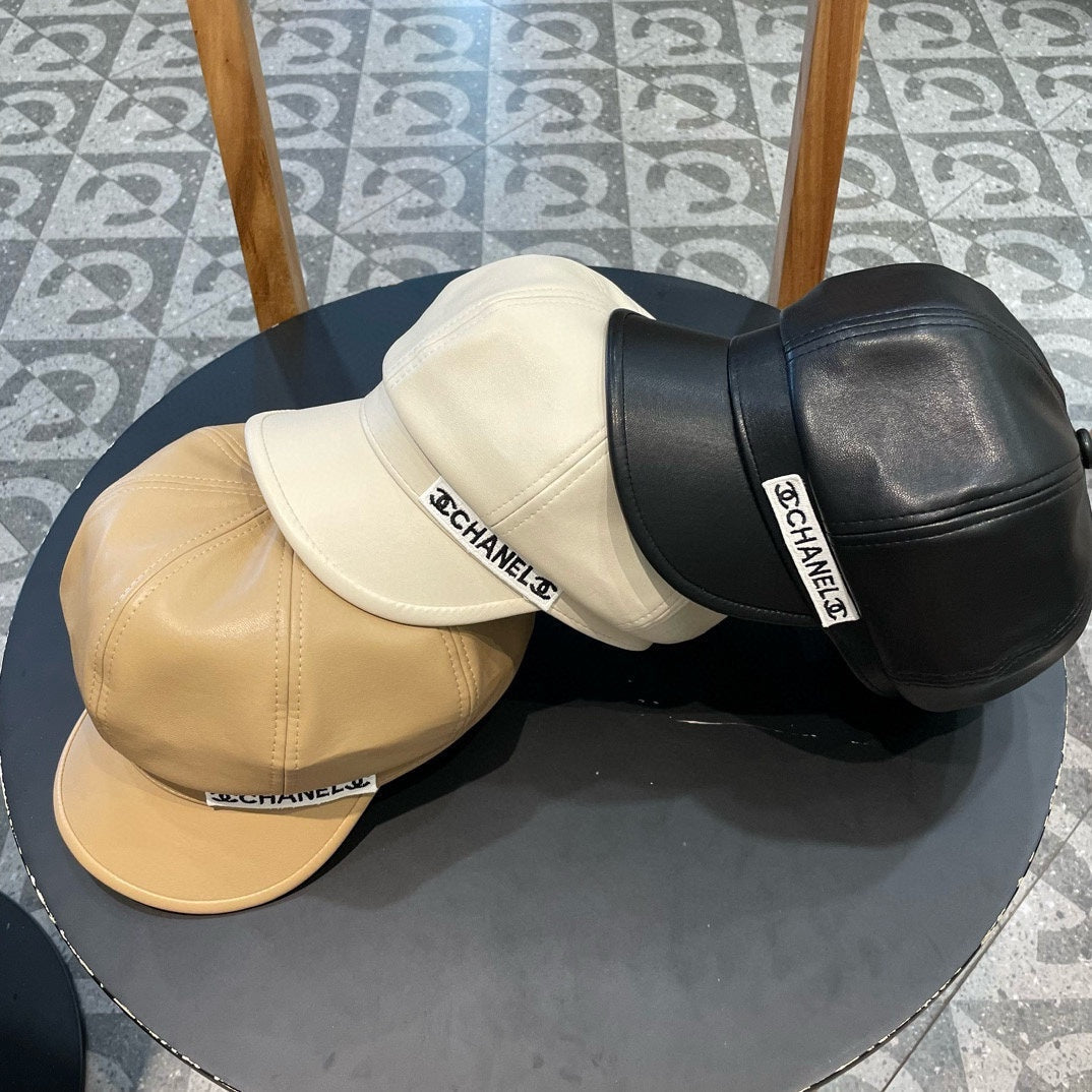 CASQUETTE BAKER BOY EN CUIR DE VEAU BLANC 419448