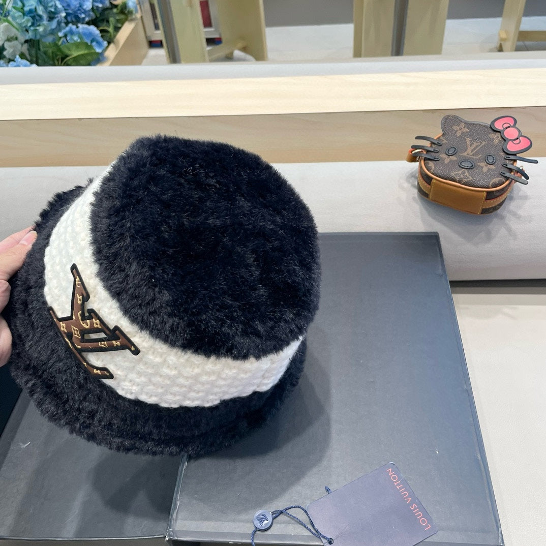 CHAPEAU BUCKET EN LAINE NOIRE ET BLANCHE MÉLANGÉE 421038