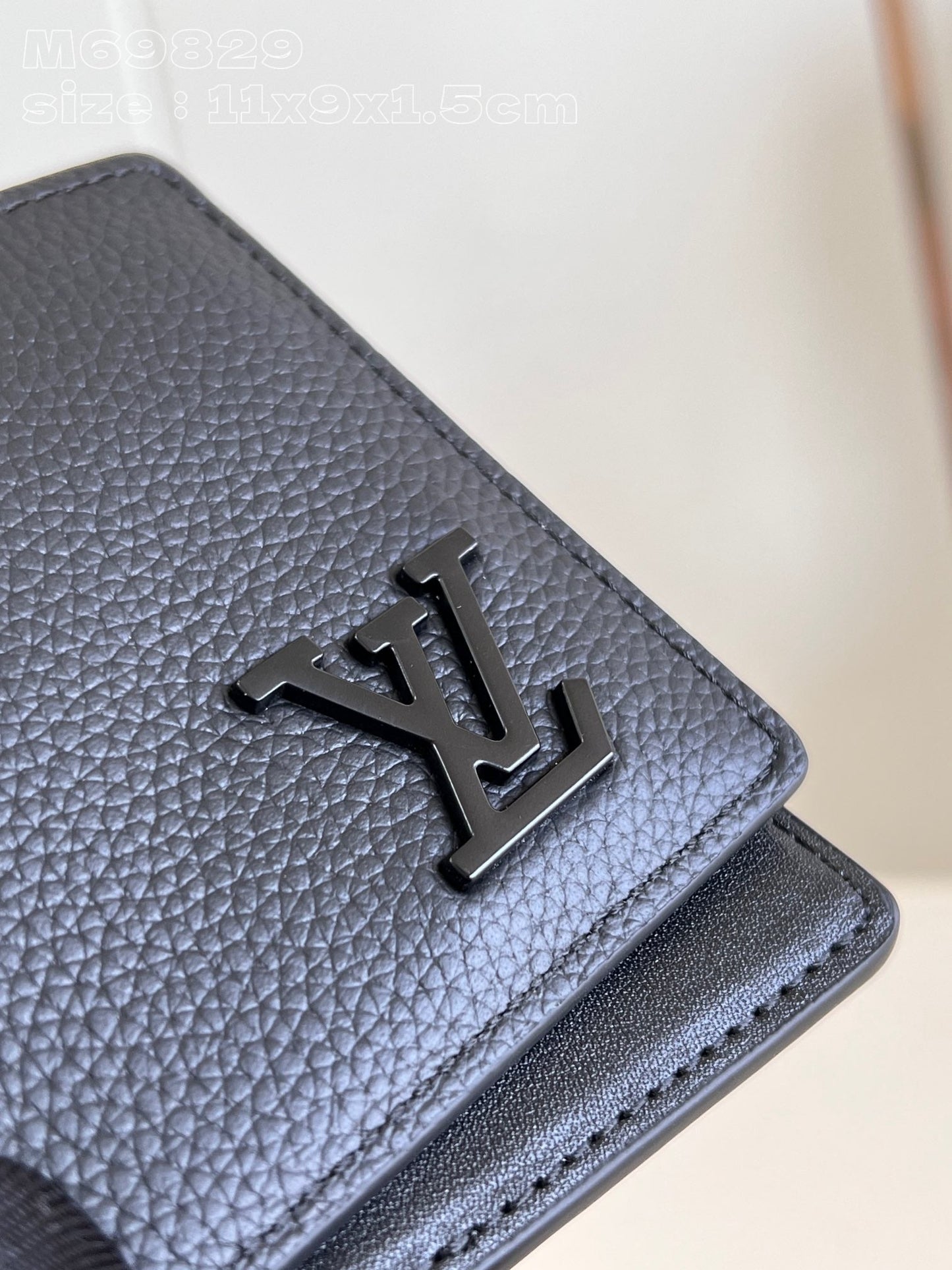 MULTIPLE WALLET AEROGRAM 10CM BLACK CALFSKIN