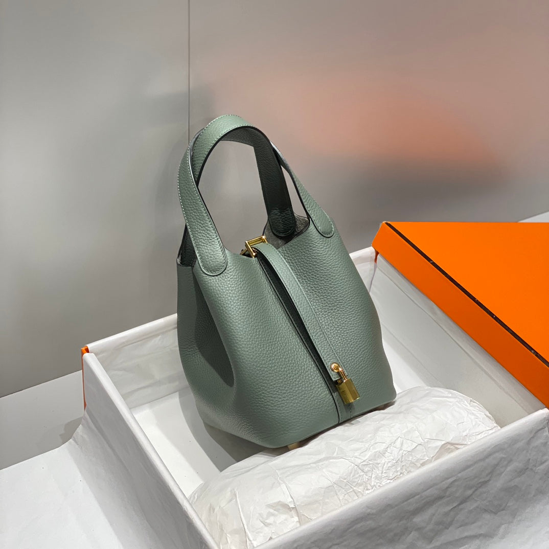 ピコタンロック、グラスグリーン、トーゴレザー、ゴールド金具