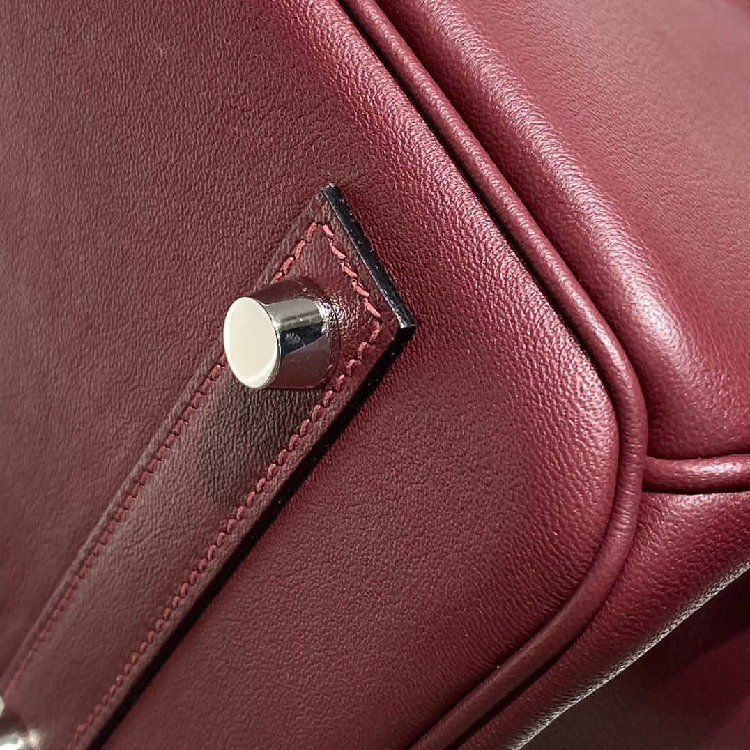 Sac à bandoulière HM Birkin 29 cm en cuir Swift bordeaux avec accessoires argentés