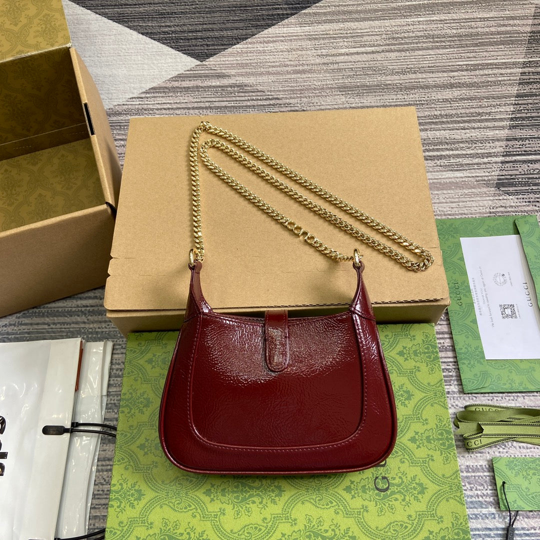 MINI SAC JACKIE NOTTE 19 EN CUIR DE VEAU LAQUÉ CRAQUELÉ VIN ROUGE, QUINCAILLERIE DORÉE