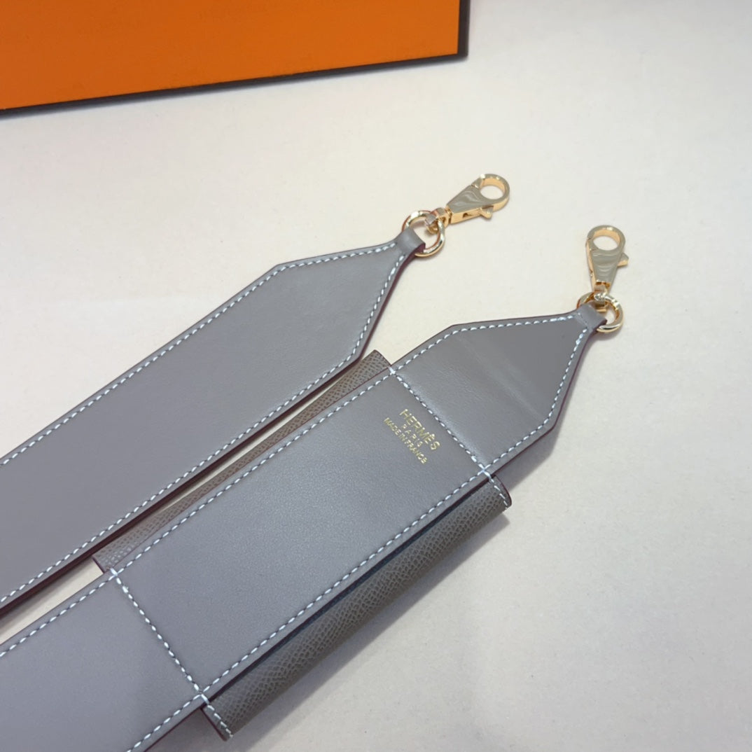 Bandoulière Kelly Pocket 50 mm en cuir Epsom gris avec quincaillerie dorée